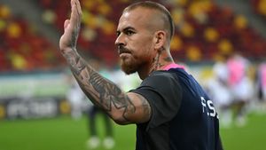 Gigi Becali a încălcat clauza „Taci și nu mă critica” în cazul lui Denis Alibec: „Dă, bă, gol că de aia te-am adus!”