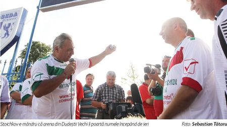 Hristo Stoichkov are stadion în România! FOTO. Fostul mare internațional bulgar a făcut show la Dudeștii Vechi