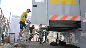 Froome a avut nevoie de oxigen la finalul etapei de pe Mont Ventoux! În ce timp a urcat britanicul pe "Gigantul din Provence"