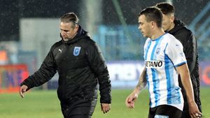 Cei doi titulari de la Universitatea Craiova care l-au „lucrat” pe Laurențiu Reghecampf! Cum au contribuit la eliminarea oltenilor din lupta pentru titlu