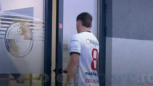 Dorinel Munteanu, mai rău ca Gigi Becali! L-a dat afară din echipă în minutul 29 și fotbalistul a fugit direct la vestiare