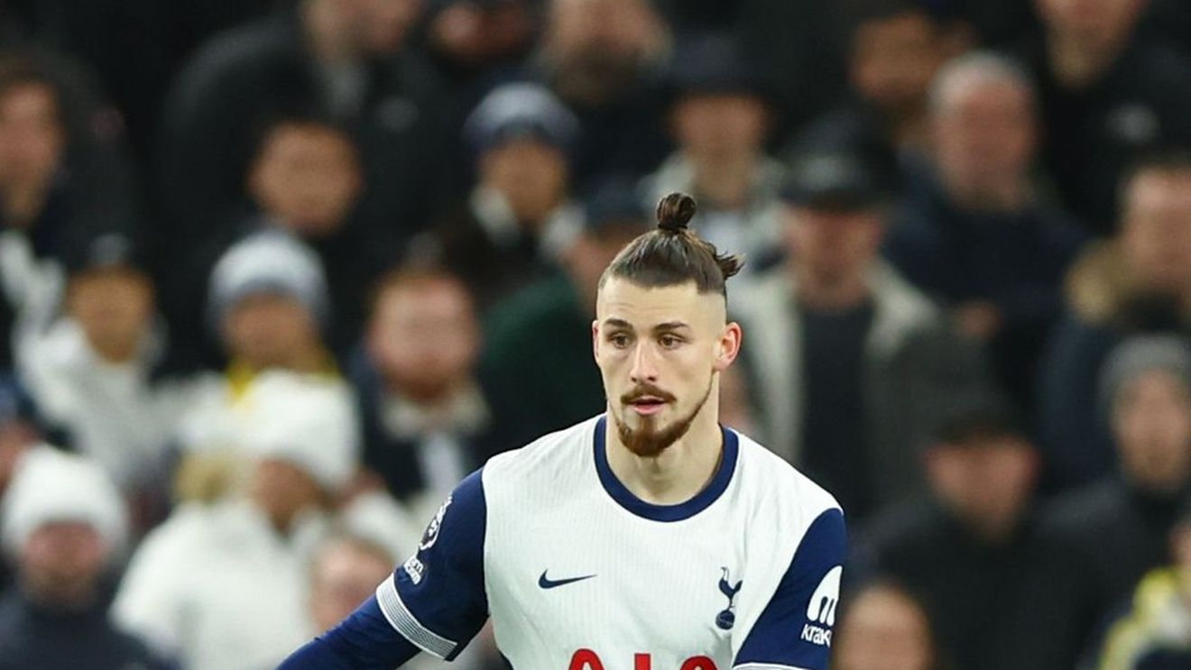 Nemaivăzut! Presa britanică l-a distrus pe Radu Drăgușin, după meciul cu Liverpool: „Nu există cuvinte care să poată descrie cât de rău a fost astăzi”