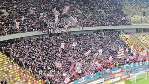 Duelul galeriilor la FCSB - Rapid! Mesaje grobiene afișate de suporterii campioanei