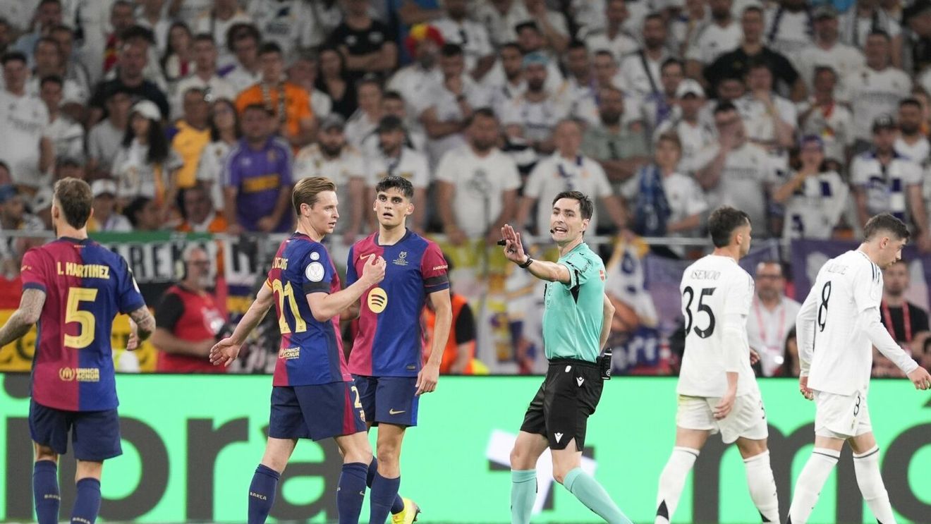 Câți bani câştigă într-un an arbitrul din Barcelona - Real Madrid 3-2 şi ce sumă a primit pentru finala cupei