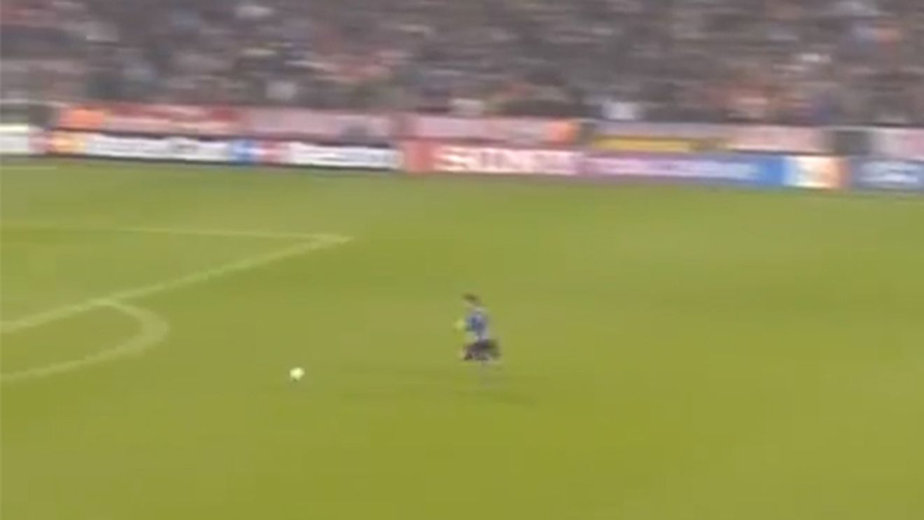 VIDEO Spectacol total pe Allianz Arena!** Șutul de la 70 de metri al lui Mario Gomez, marcator al unui HATTRICK