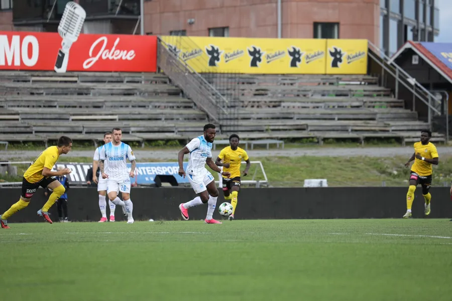 singurul-semn-bun-inca-n-am-ajuns-sa-ne-bata-si-mos-craciun-cronica-de-gabriel-berceanu-la-kups-universitatea-craiova-1-1-in-turul-3-preliminar-europa-league