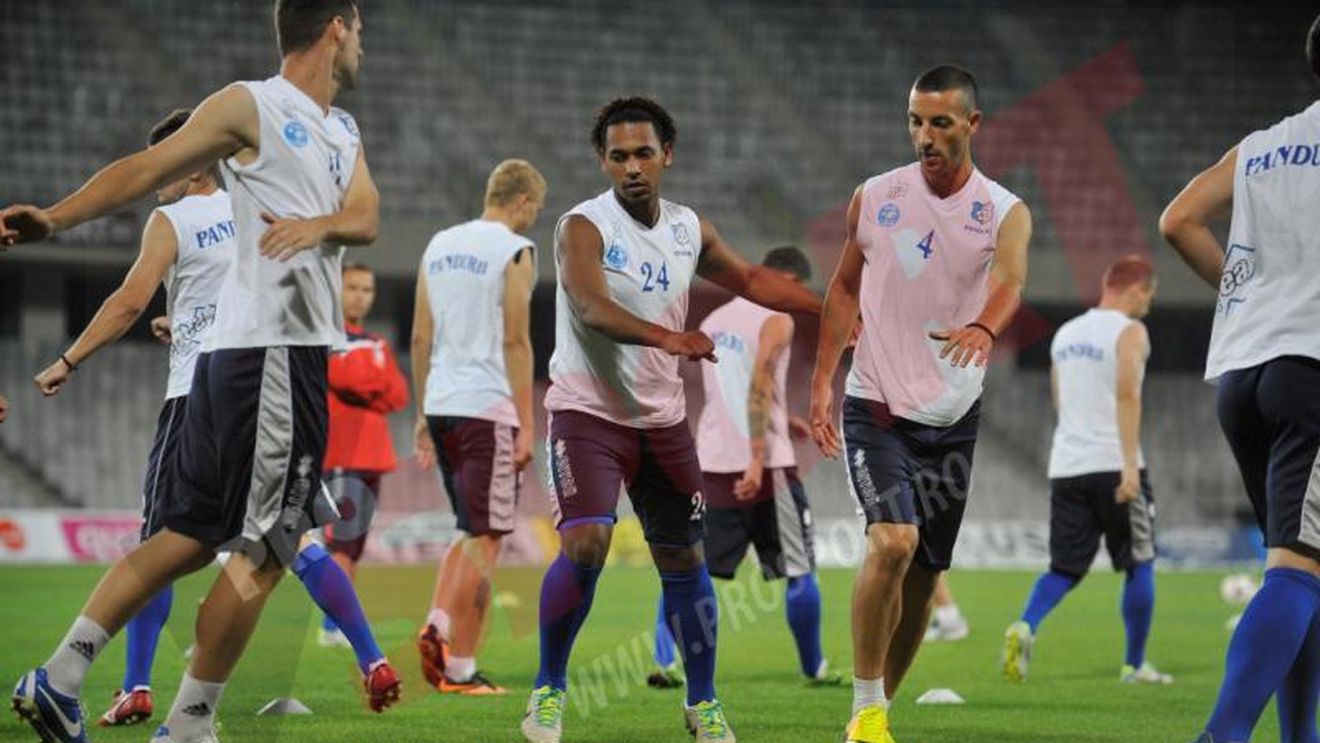 Pustai vrea să ajungă în premieră în grupe: "Forțăm victoria!" FOTO Antrenamentul oficial al gorjenilor