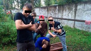 "Pentru noi nu există lege". Cazul care a cutremurat Rusia: 4 tineri care practică hocheiul în Pskov au violat o tânără de 13 ani