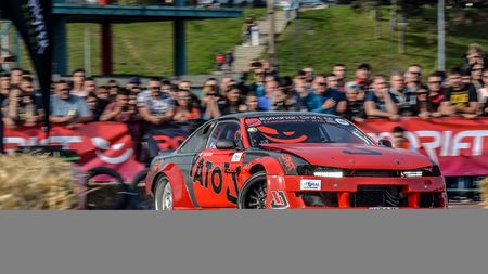 Spectacolul driftului se mută în acest weekend la Prejmer. Toți campionii, anunțați la start