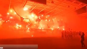 Handbalistele de la Rapid, felicitate ca la carte de galerie pe noul stadion din Giulești! Atmosferă incendiară după ce au cucerit titlul | VIDEO