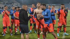Galeria FCSB-ului i-a dezbrăcat pe fotbaliști după meci! Gheorghe Mustață a fost în centrul acțiunii