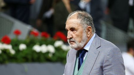 Ion Țiriac a ajuns vedetă cu Ferrari-ul său de 3.000.000 de dolari, de care a uitat un deceniu, pe celebrul site auto deținut de o milionară din Dubai