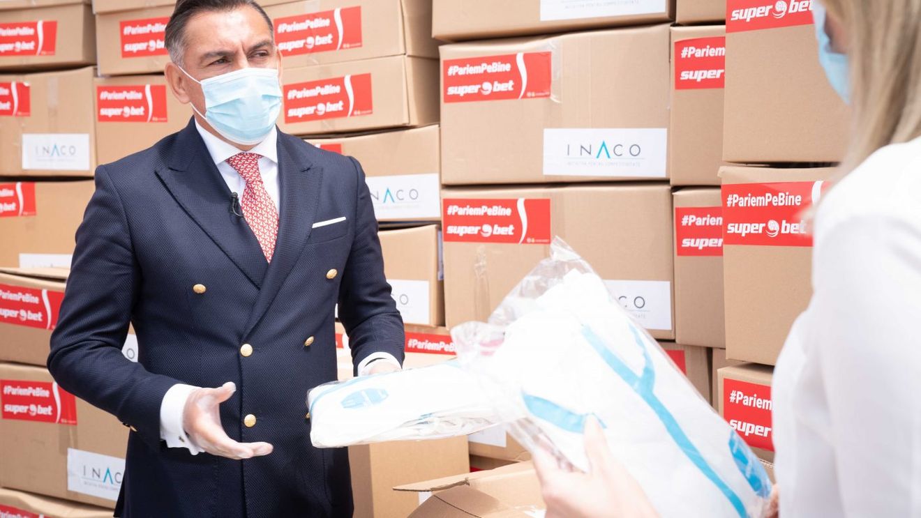 Echipamente de protecție și biocide pentru 30 de spitale din România. Ilie Dumitrescu, ambasadorul campaniei Superbet #PariemPeBine
