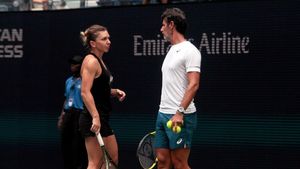 Patrick Mouratoglou răsuceşte cuțitul în rana Simonei Halep. La o zi după ce românca a pus-o la punct pe Serena Williams, francezul a publicat imagini alături de jucătoarea din SUA: mesajul indirect e clar!