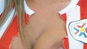 FOTO** Goală în tribune! Larissa e istorie! Ea se dezbracă pentru Paraguay ÎN TIMPUL meciurilor!