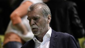 Marius Șumudică a semnat cu Rapid București și e gata să schimbe totul la echipă. Dinu Gheorghe a dat verdictul: „Va face trei transferuri bune, dar e greu să facă asta”. EXCLUSIV