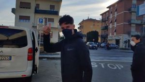 Toate clauzele din contractul lui Dennis Man! Cum va încasa Gigi Becali încă 2.000.000 de euro