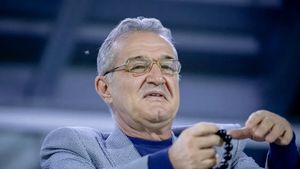 Primul patron din Superliga care nu se aliază boicotului pregătit de Gigi Becali împotriva regulii U21. „Noi avem drumul nostru și ne-am adus jucători încă din sezonul trecut. Nu ne interesează ce fac alte cluburi”. EXCLUSIV