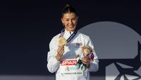 Amy, atleta care a studiat la Cambridge, își antrenează creierul cu integrame