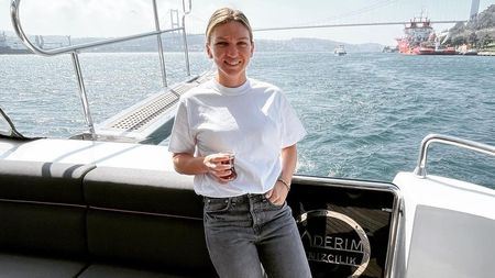Simona Halep, cea mai extravagantă apariție de până acum! Distracție pe iaht, la Istanbul, cu muzică turcească | FOTO & VIDEO