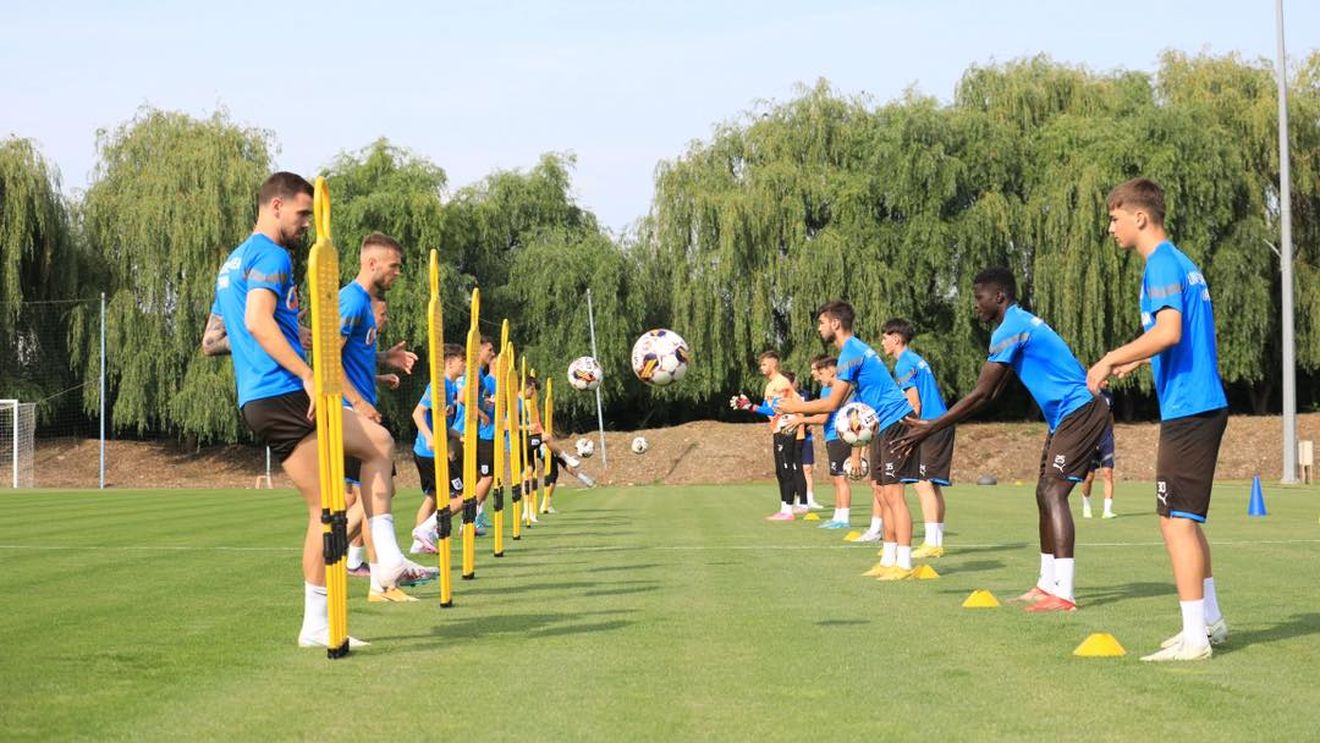 Universitatea Craiova a început stagiul de pregătire din Bulgaria. Lotul pe care-l are la dispoziţie Eugen Neagoe