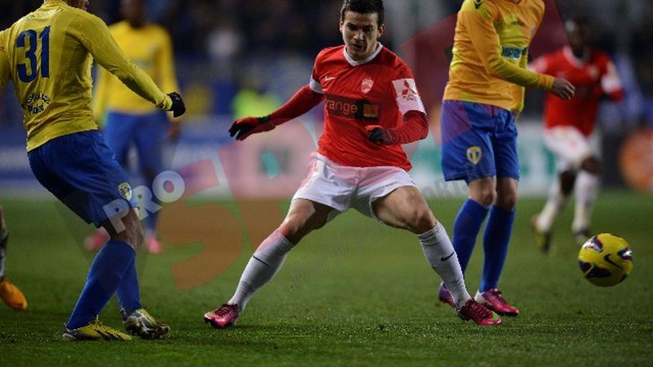 "Lupii" au sfâșiat "câinii" și urcă pe locul 4 în Liga I!** Petrolul - Dinamo 2-1!