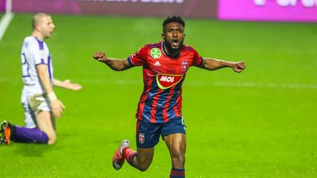 Dinu Gheorghe, reacție sinceră după ce Rapid l-a transferat pe Funsho Bamgboye: „E greu să vii să scoți un titular!” | VIDEO EXCLUSIV ProSport Live