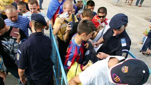 Bișnițarii și-au găsit "nașul" în Ghencea! "E o seară liniștită, felicităm Steaua și fanii"