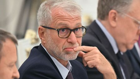 Misterul celor 3.000.000.000 de euro confiscate lui Roman Abramovich. Banii ar fi trebuit să ajungă la victimele din Ucraina, dar s-au „pierdut” pe drum