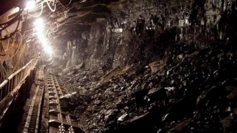 Minerii din Valea Jiului s-au blocat în subteran în semn de protest