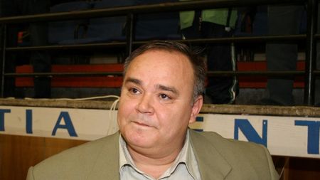 "Își bat joc de noi"