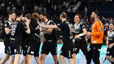 Ce gafă! Oficialii Federației Române de Handbal le-au greșit dinamoviștilor medaliile de campioni naționali