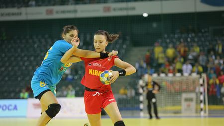 Staff-ul naționalei de handbal feminin, pus în dificultate! Alina Ilie a suferit o ruptură a ligamentului colateral lateral și este în mare pericol să rateze Campionatul Mondial