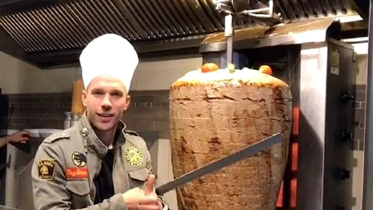 FOTO | Campionul mondial care vinde șaorma! :) Podolski și-a deschis un fast-food în Germania și conduce, deja, și un magazin de înghețată
