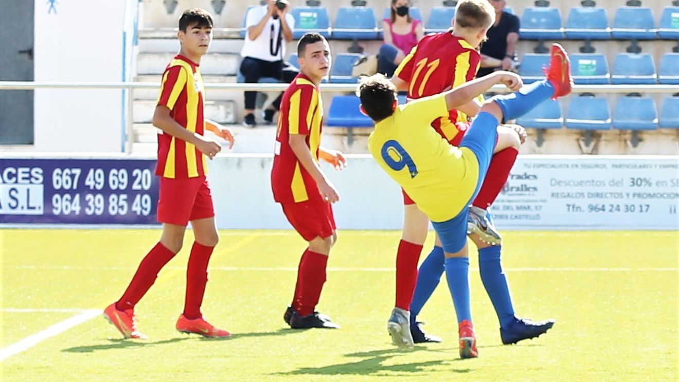 Povestea puștiului de 13 ani născut în Spania care vrea să calce pe urmele lui Lucian Sănmărtean. „În casă vorbim românește, nu ne uităm originile" | GALERIE FOTO