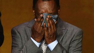 Imaginea cu care Pele și-a speriat fanii. Legenda fotbalului mondial a atras toate privirile pe aeroportul din New York 