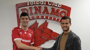 Dinamo a dat lovitura. Atacantul croat, care a jucat la Chelsea Londra, a semnat