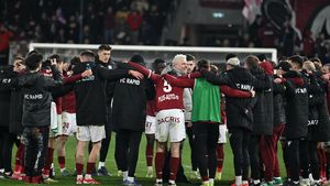 Rapid Bucureşti atac împotriva lui Emil Grădinescu, după ce comentatorul l-ar fi făcut praf pe Marius Şumudică: „Calomnia şi injuria nu pot fi permise”