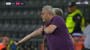 Șumudică și-a ieșit din minți după ultima înfrângere! VIDEO | Discurs dur al românului: "Cer să fim respectați! Uite aici vânătaia"