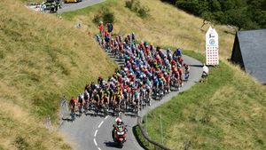 Zi neagră pentru marele favorit al gazdelor la câștigarea Turului Franței! Nans Peters a câștigat etapa a 8-a, prima care a avut loc în Pirinei