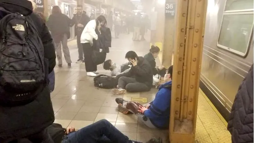 Atacuri armate la metroul din New York. Mai mulți oameni au fost împușcați