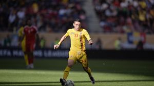 FOTO | Stanciu, înjurat ca la ușa cortului de un suporter după meciul cu Serbia. Reacția fotbalistului