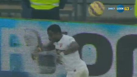 Nu-i bai, aruncă Fai! Cum a ajuns mingea acolo?