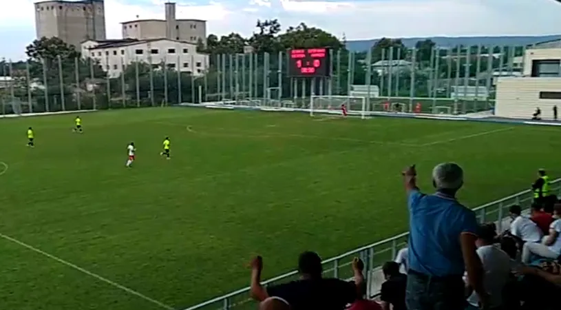 VIDEO | Gol uluitor în Liga 3! Spectatorii s-au ridicat în picioare să aplaude, iar Costin Lazăr a intrat pe teren să-și îmbrățișeze jucătorul. Reușită de generic la Turnu Măgurele