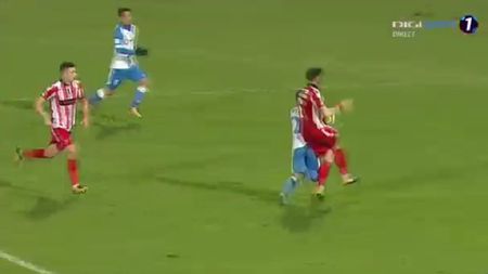 Penalty controversat sau decizie corectă? FOTO | Contactul dintre Mitriță și Popescu, în urma căruia Hațegan a dictat lovitură de la 11 metri
