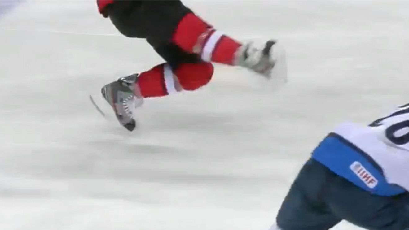 VIDEO** "Fotbal" pe gheață! Vezi aici o fază senzațională petrecută la Campionatul Mondial de Hochei!