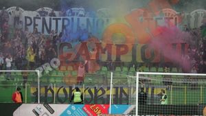 Vasluienii încă plâng după titlu!** Moldovenii au găsit vinovații pentru răpirea visului: "Prințul" și Mitică! Ce bannere le-au dedicat celor doi