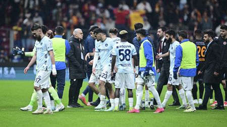 Meci abandonat în Superlig. Echipa oaspete a ieșit de pe teren în meciul cu campioana