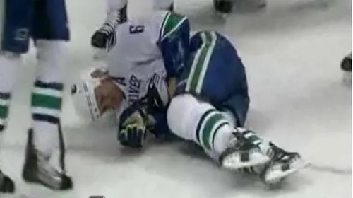 ÎNGROZITOR! VIDEO Cea mai dureroasă accidentare din istoria NHL!