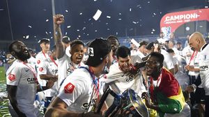 Ce surpriză pentru Gică Hagi și jucătorii Farului! Cine a pregătit din timp șampania de colecție pentru sărbătoare și cât costă o sticlă: „Ne-au adus-o cu o zi înaintea meciului!” | FOTO EXCLUSIV